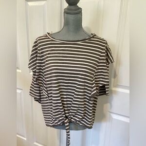 Umgee Gray‎ Stripped Size Medium Ladies Casual Shirt